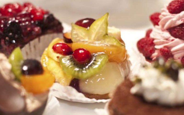 Europäische Desserts. Köstliche europäische Desserts von Al-Layal: Fruchttörtchen und weitere süße Kreationen.