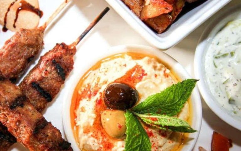 Business-Catering Berlin: Spezialitäten für alle Ernährungsbedürfnisse. Firmenfeier-Catering Berlin: Vielfältige vegane, vegetarische und Halal-Speisen.