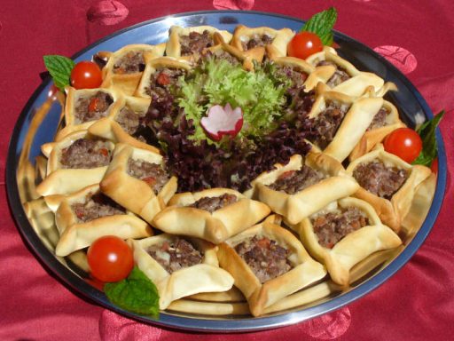 Swiha Billahme Swiha Billahme: orientalisches Fingerfood in Berlin mit libanesischen Teigtaschen.