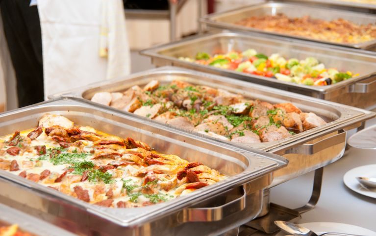 Buffetservice Berlin: reichhaltiges warmes Buffet mit Hauptgerichten & Beilagen. Buffetservice Berlin: reichhaltiges warmes Buffet mit Hauptgerichten & Beilagen.