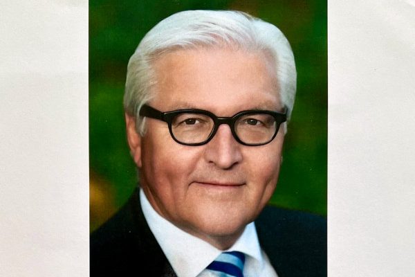 Al-Layal Catering: Dr. Frank-Walter Steinmeier genießt arabische Küche in Berlin-Brandenburg. Orientalisches Catering Berlin-Brandenburg: Dr. Steinmeier bei Al-Layal.