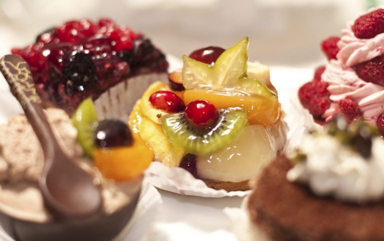 Buffetservice Berlin: süßes Dessertbuffet mit arabischen und europäischen Speisen. Buffetservice Berlin: köstliches Dessertbuffet mit arabischen und europäischen Süßspeisen.