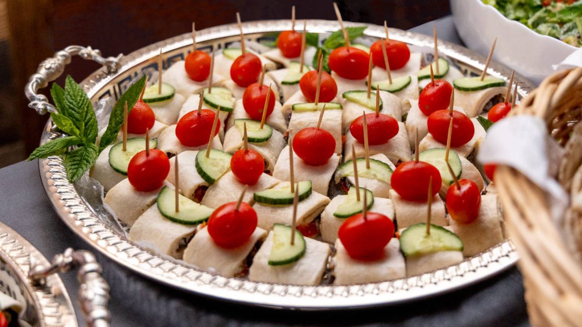 Elegante Fingerfoodplatte von Al-Layal Catering.