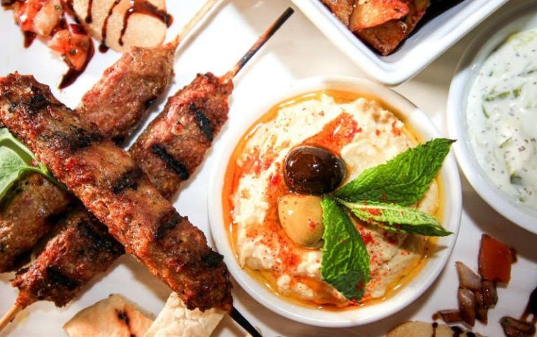 Event-Catering Berlin: Mezze & Spezialitäten für jeden Gast. Libanesisches Eventcatering Berlin & Brandenburg: Mezze, vegane und Halal-zertifizierte Spezialitäten.