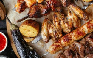 Spezialisiertes Catering Berlin: authentische Halal-Fleischgerichte. Spezialisiertes Catering Berlin: Halal-Fleischgerichte für private Feiern und Familienfeiern.