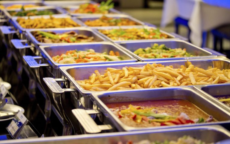 Buffetservice Berlin: ausgewogenes Lunchbuffet für Ihre Mittagspause. Buffetservice Berlin: ausgewogenes Lunchbuffet mit frischen Salaten.